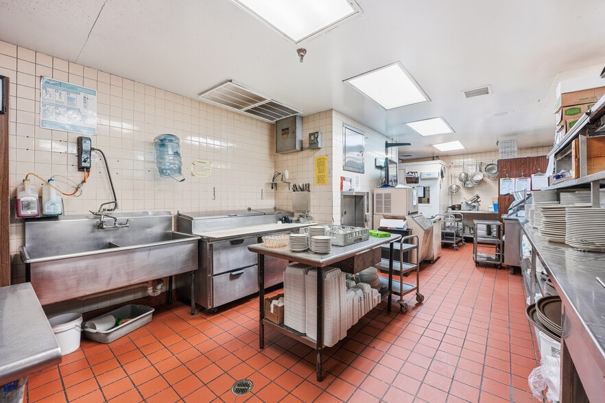 More Photos Of 2305 Wilmington Rd, New Castle Restaurant For Sale