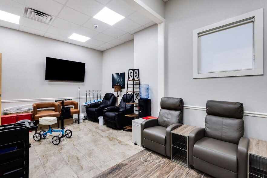 More Photos Of 307 Alcide Dominique Dr, Lafayette Office For Sale