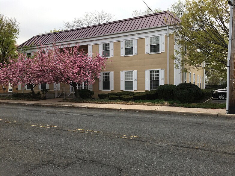 Primary Photo Of 440 Chestnut St, Union Township Medical For Lease