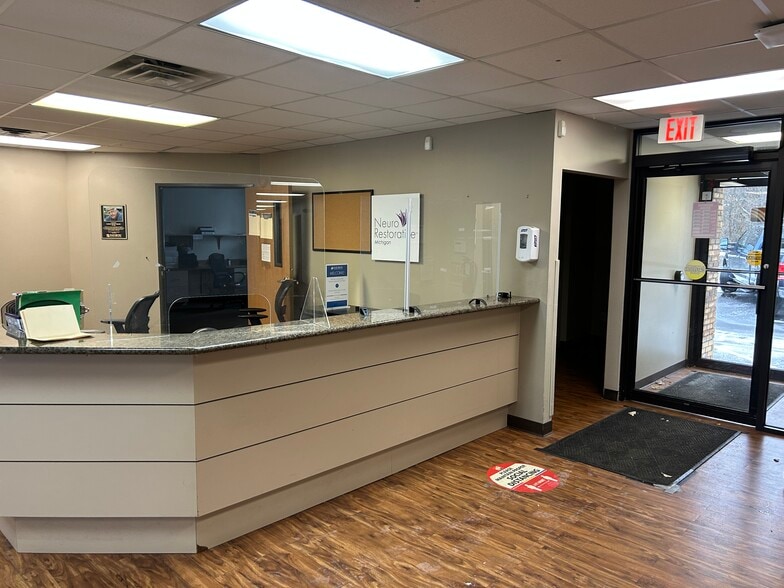 More Photos Of 28511 Orchard Lake Rd, Farmington Hills Medical For Lease