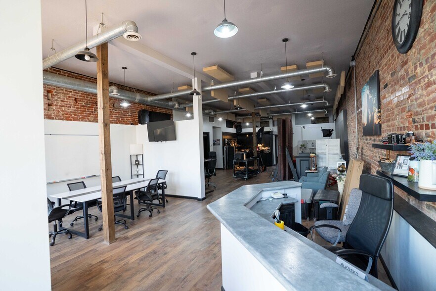 More Photos Of 410 Court St, Vienna Storefront Retail Residential For Sale