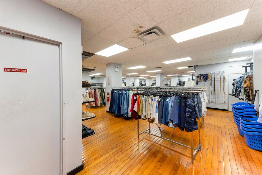 More Photos Of 7 W 14th St, New York Apartments For Lease