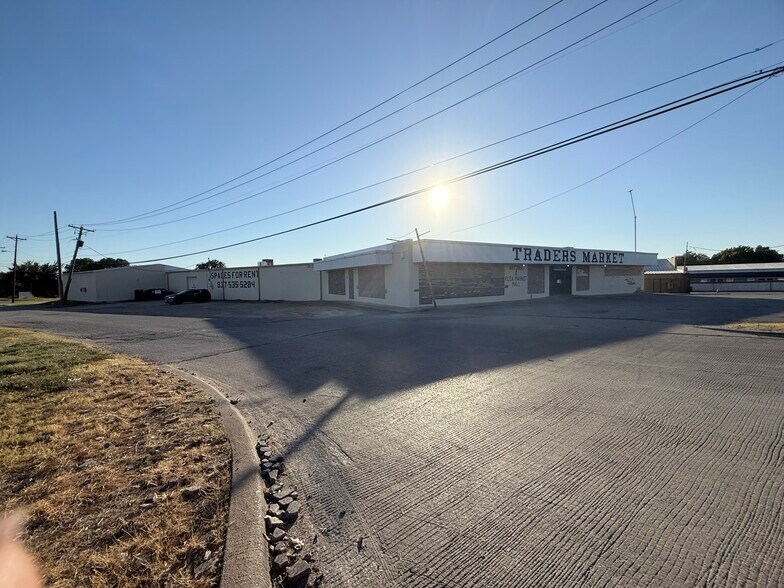 More Photos Of 4320-4340 Mansfield Hwy, Forest Hill Freestanding For Sale
