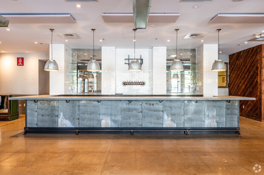 More Photos Of 1581-1593 Main St, Warrington Unknown For Lease