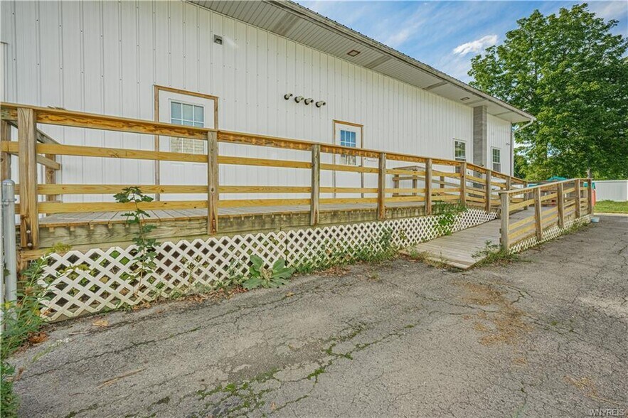 More Photos Of 6115 1st St, Newfane Office For Sale