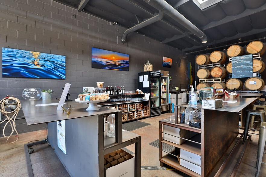 More Photos Of 118 S Cedros Ave, Solana Beach Storefront For Sale