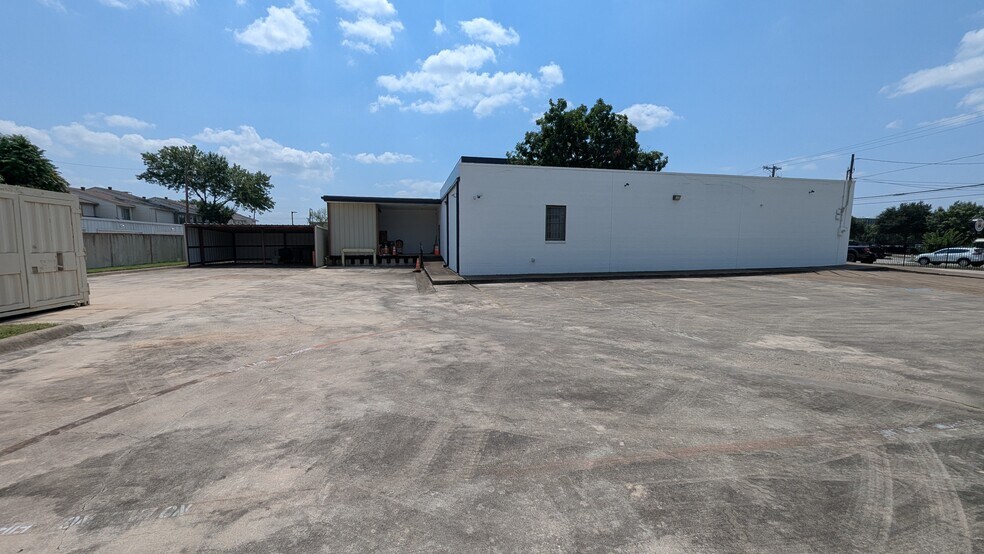 More Photos Of 502 N Haskell Ave, Dallas Office For Sale