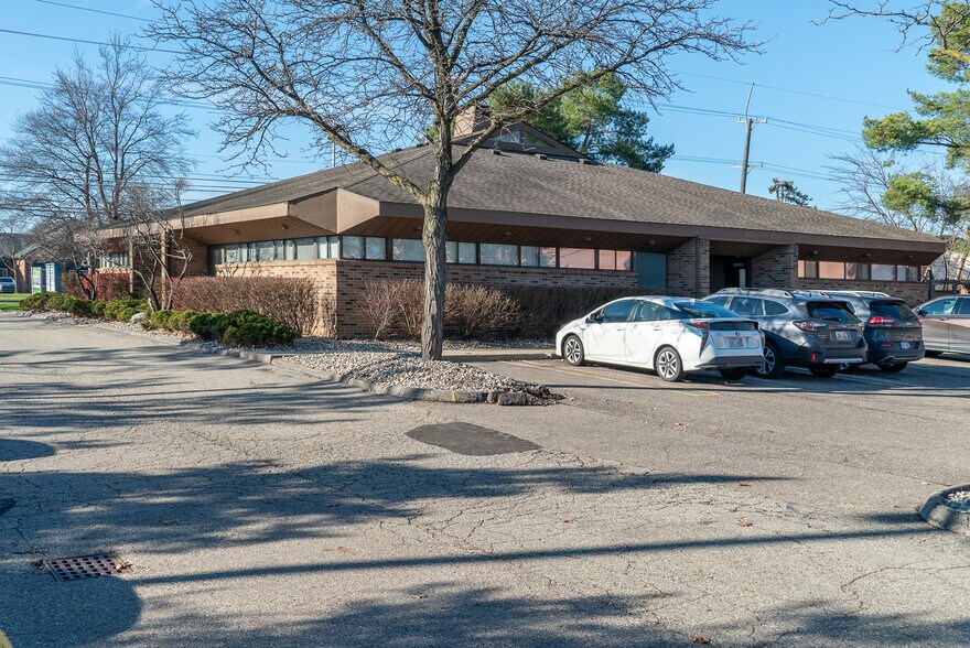 More Photos Of 16826-16824 Newburgh Rd, Livonia Medical For Sale
