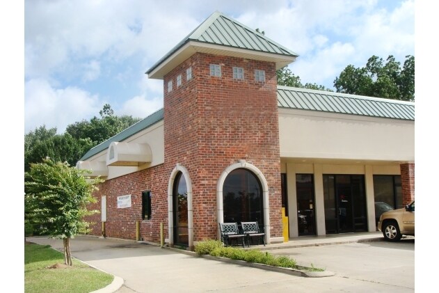 More Photos Of 4508 Coliseum Blvd, Alexandria General Retail For Lease