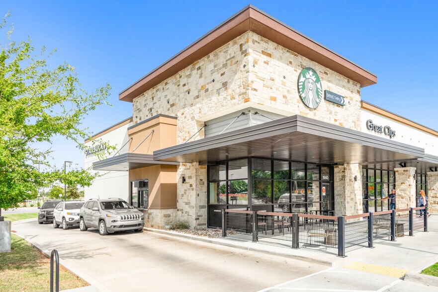 More Photos Of 1640 W Tucson St, Broken Arrow Storefront For Sale