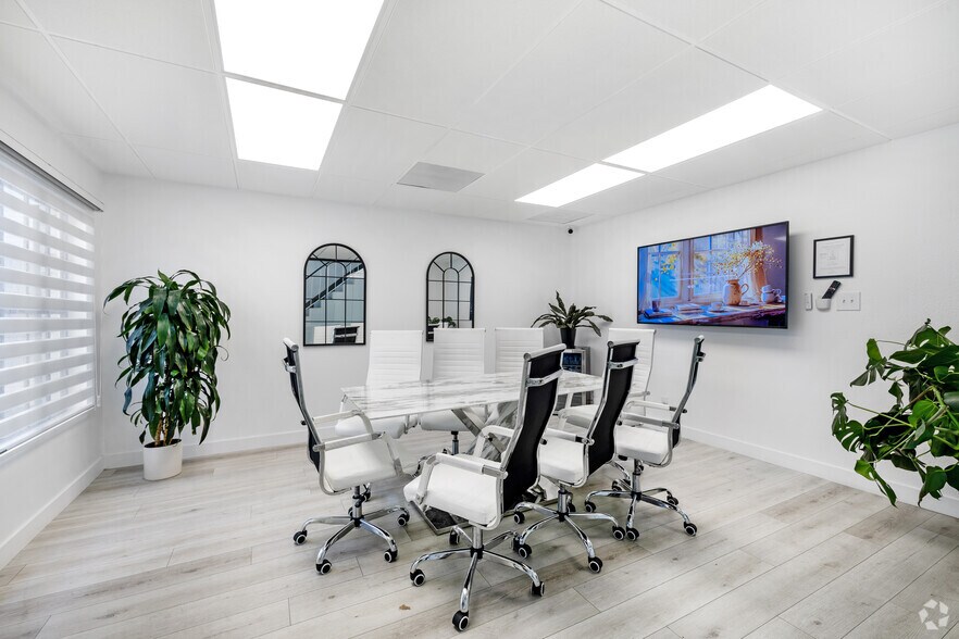 More Photos Of 11600-11610 Washington Pl, Culver City Loft Creative Space For Lease