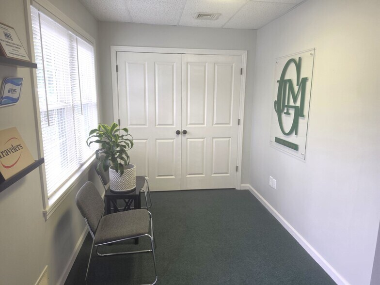 More Photos Of 190 Westbrook Rd, Essex Office For Sale