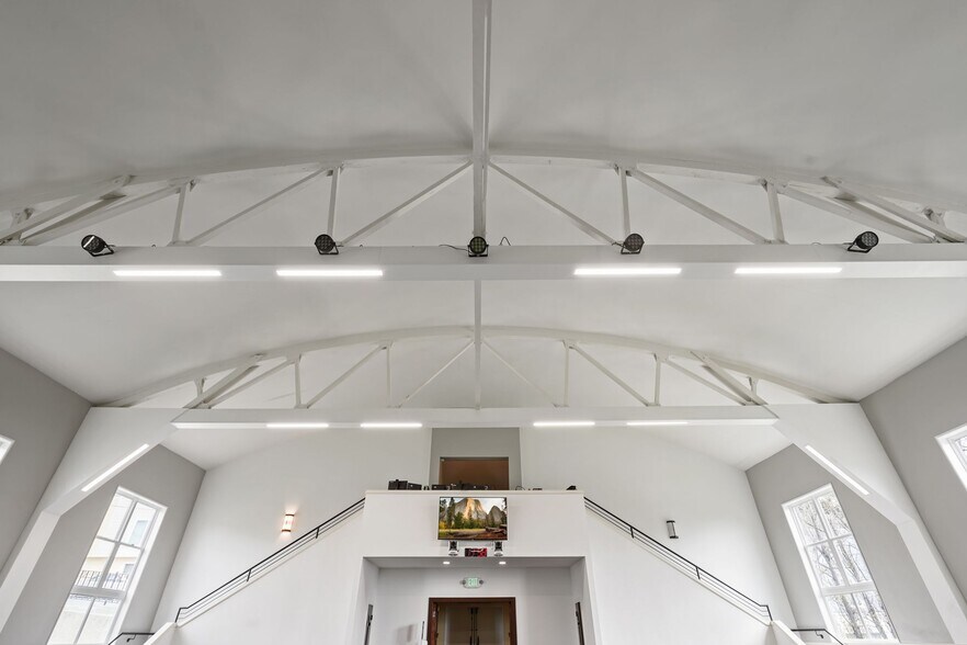 More Photos Of 1221 Oakdale Ave, San Francisco Religious Facility For Sale
