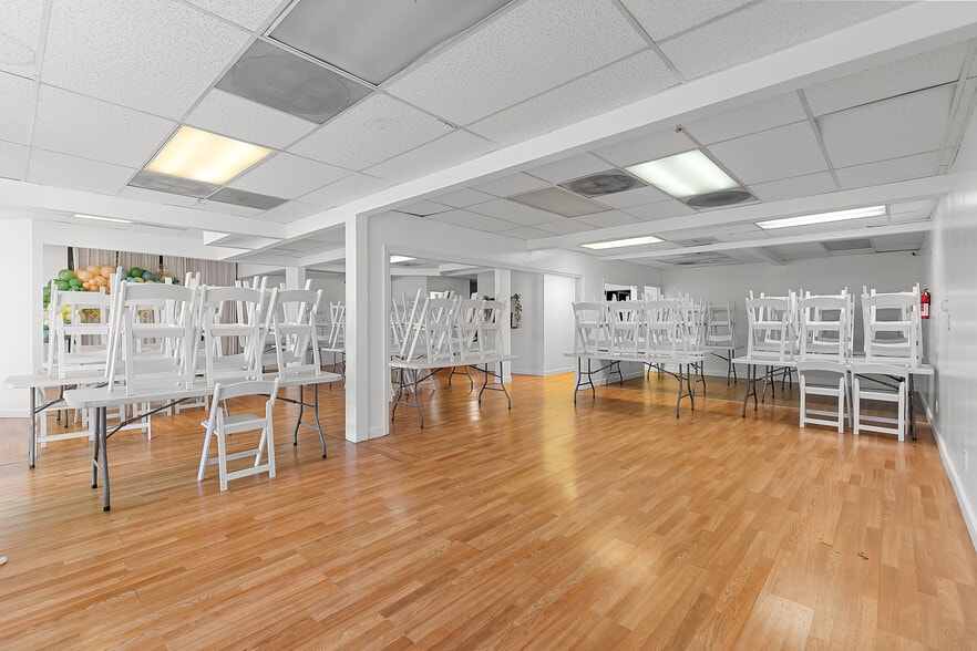 More Photos Of 2000-2010 W Lincoln Ave, Anaheim Freestanding For Sale