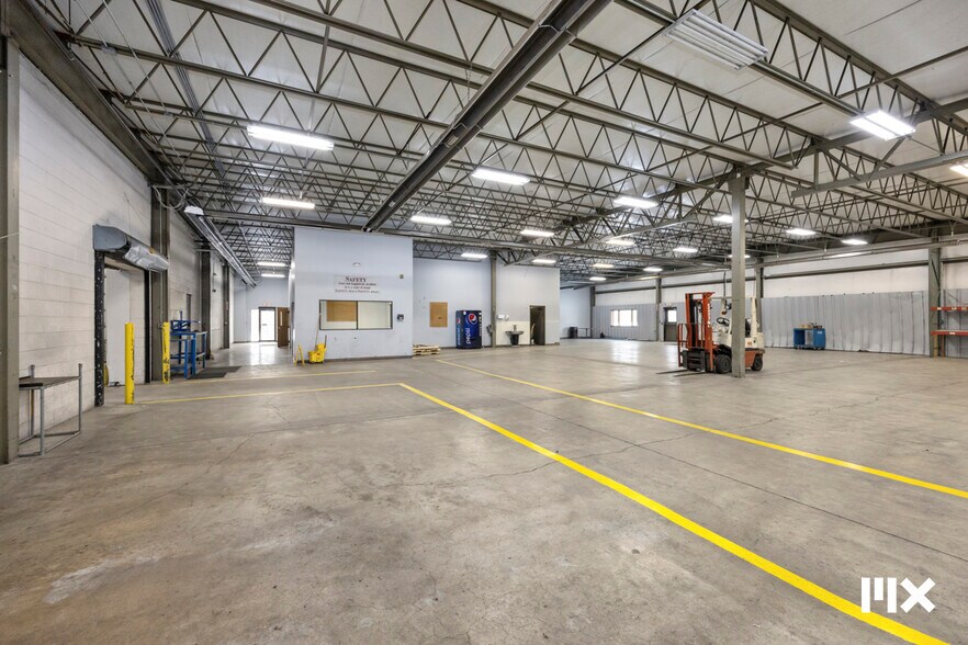 More Photos Of 21685 Northland Dr, Paris Distribution For Sale