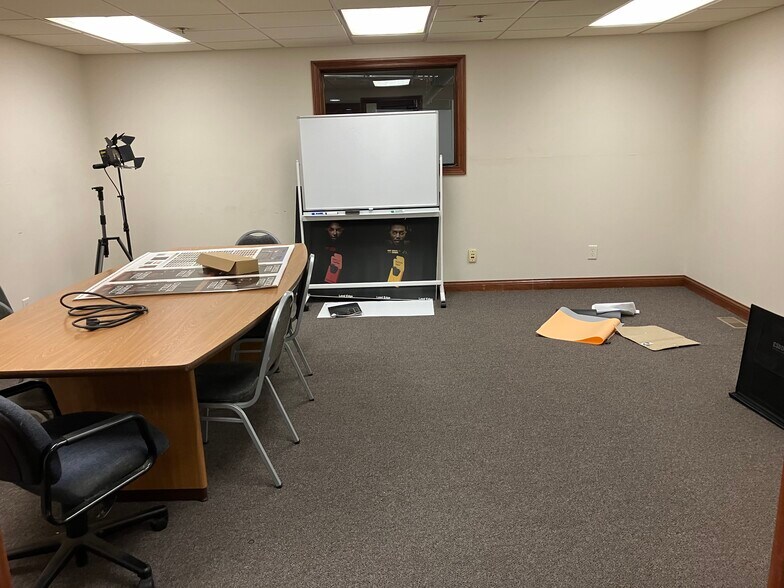 More Photos Of 770 Andico Rd, Plainfield Warehouse For Lease