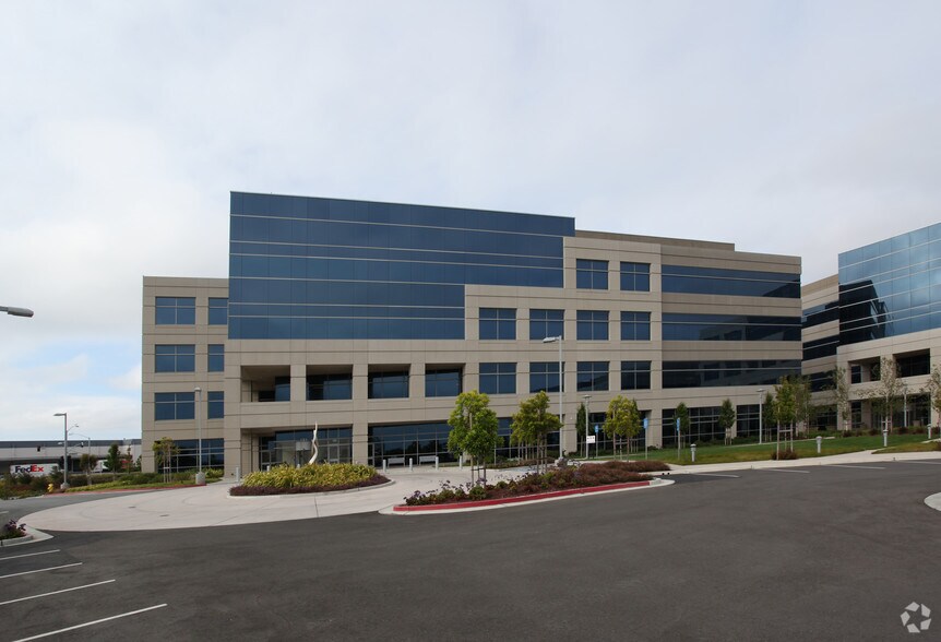 More Photos Of 333 Oyster Point Blvd, South San Francisco Office For Lease