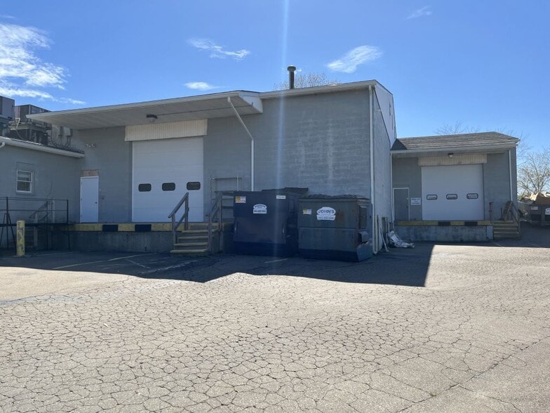 More Photos Of 393 Soundview Rd, Guilford Warehouse For Lease