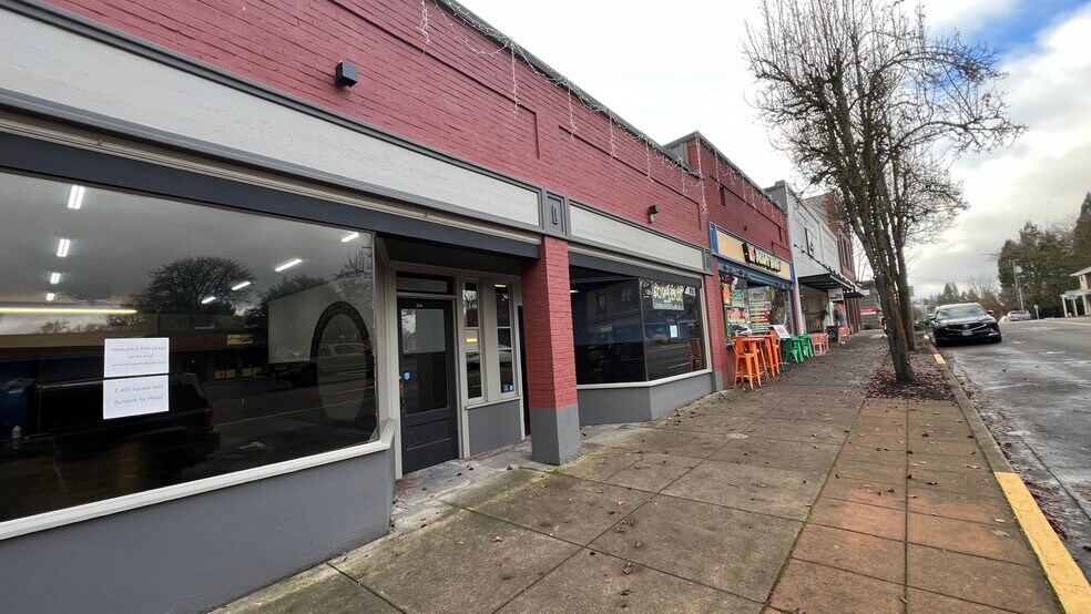 More Photos Of 155 Main St W, Monmouth Storefront For Lease