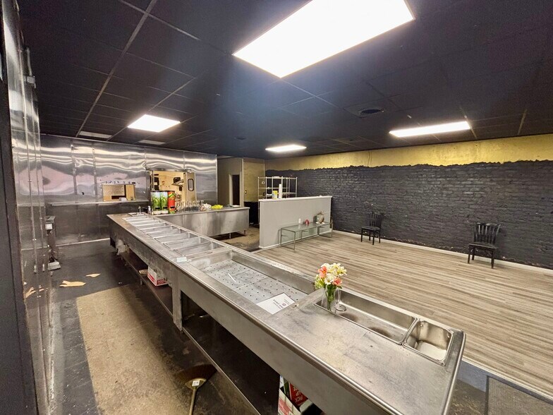 More Photos Of 124 Whitner St, Anderson Storefront Retail Office For Lease