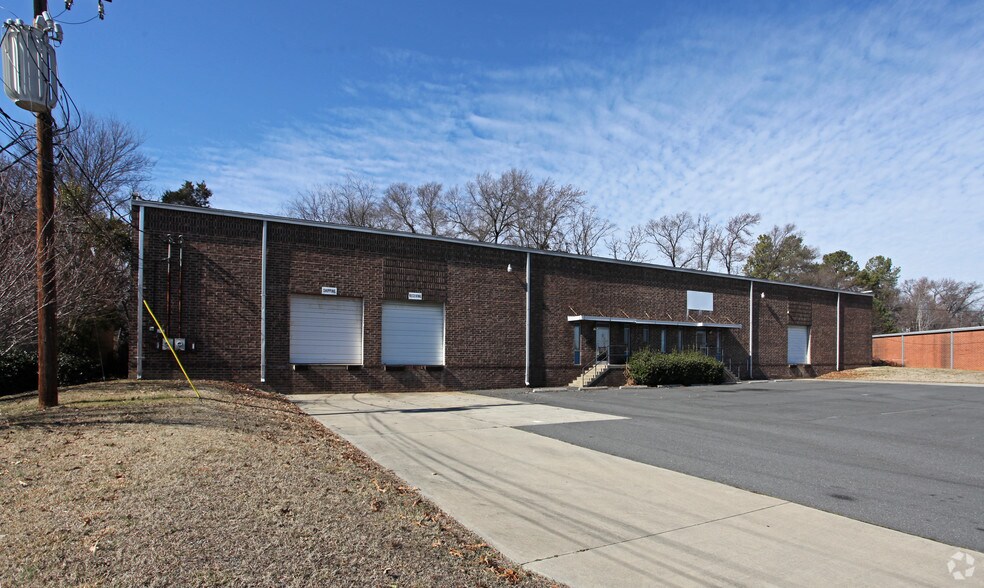 More Photos Of 515-517 Enterprise Dr, Charlotte Warehouse For Lease