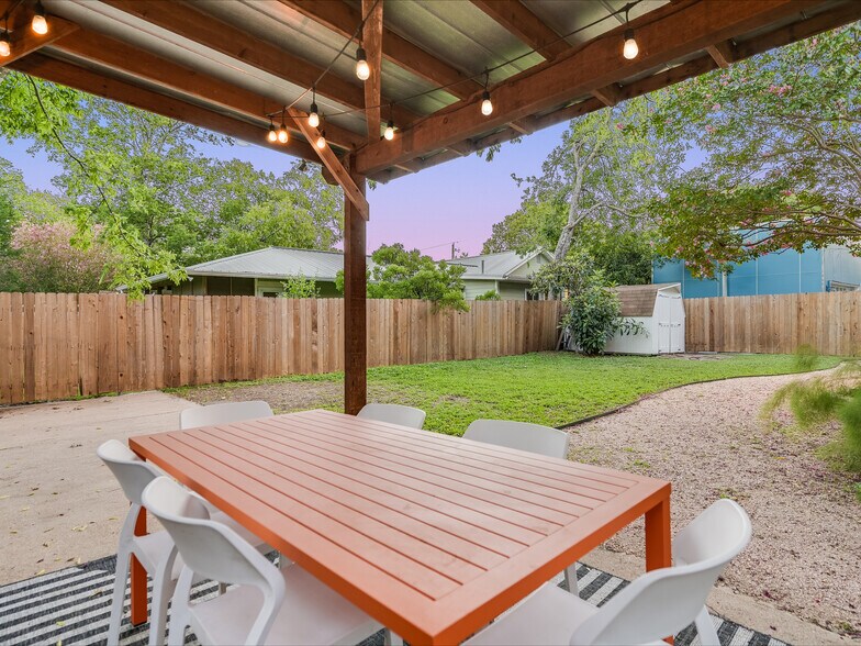 More Photos Of 2117 Shoalmont Dr, Austin Office Residential For Sale