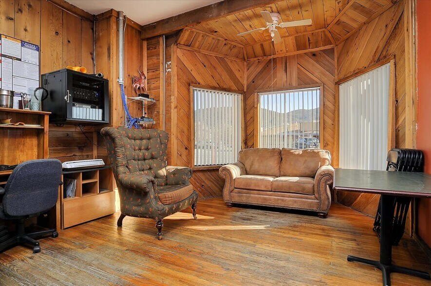 More Photos Of 720 E 50 Hwy, Salida Restaurant For Sale