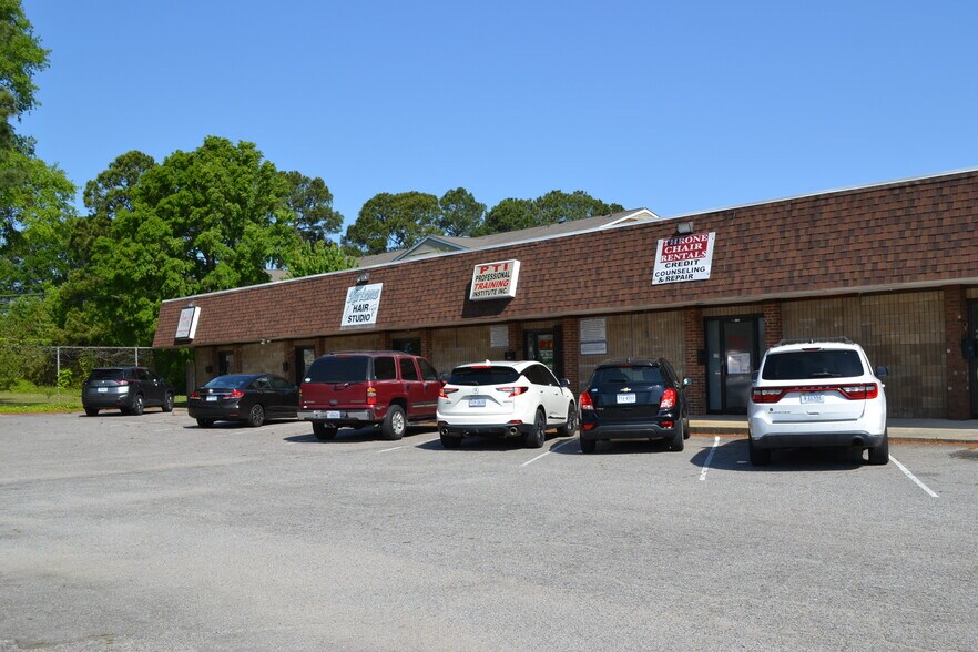 More Photos Of 114-132 Chowan Dr, Portsmouth Storefront For Sale