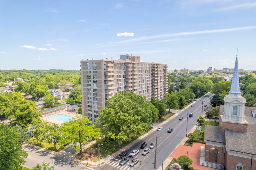 Primary Photo Of 2401 Pennsylvania Ave, Wilmington Apartments For Sale