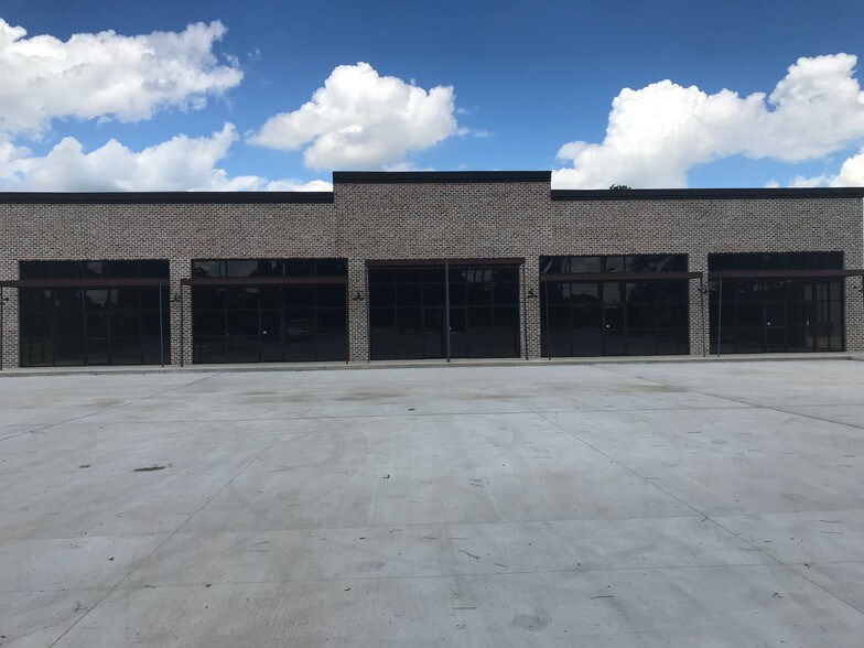 More Photos Of 1395 Northpark Dr, Kingwood Freestanding For Lease