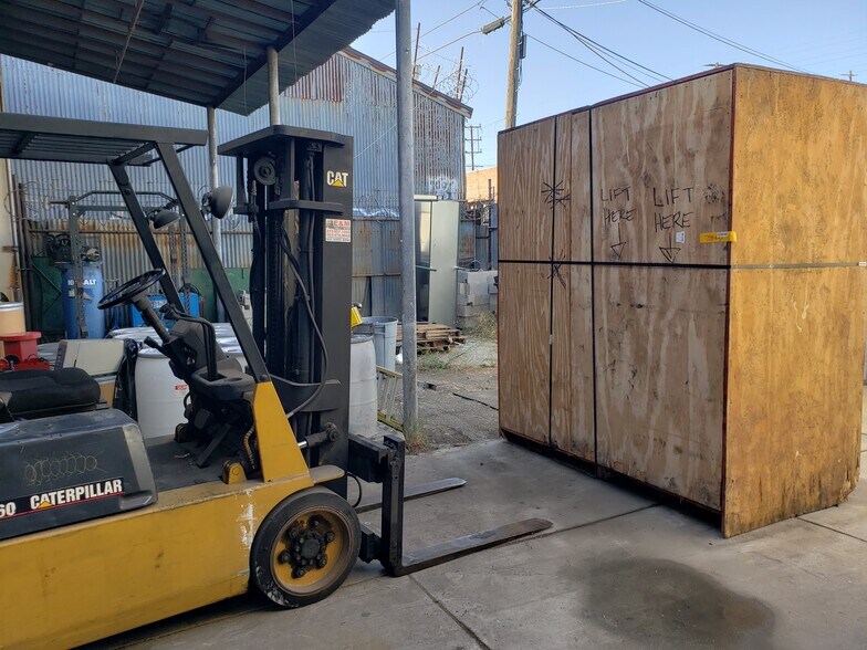 More Photos Of 3045 E 11th St, Los Angeles Warehouse For Lease