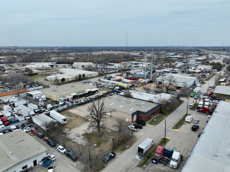 More Photos Of 2119 Quincy St, Dallas Warehouse For Lease