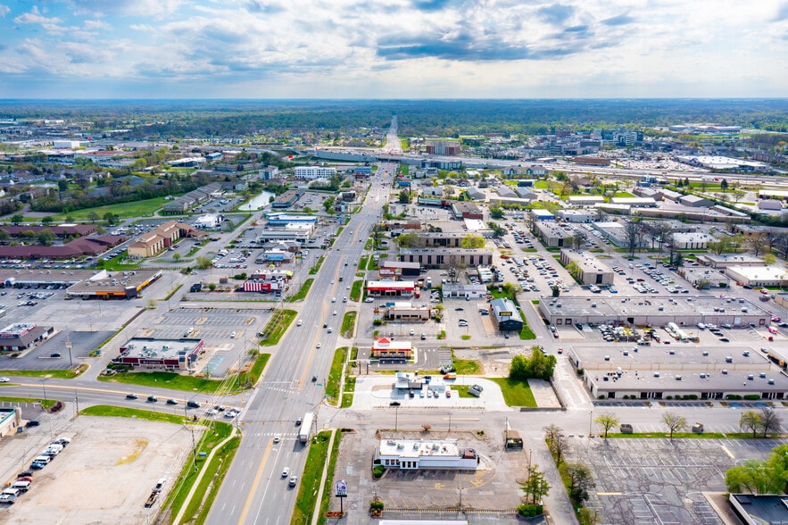 More Photos Of 6411 E 82nd St, Indianapolis General Retail For Sale