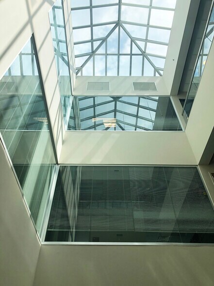 More Photos Of 100 Commerce Dr, Newark Office For Lease