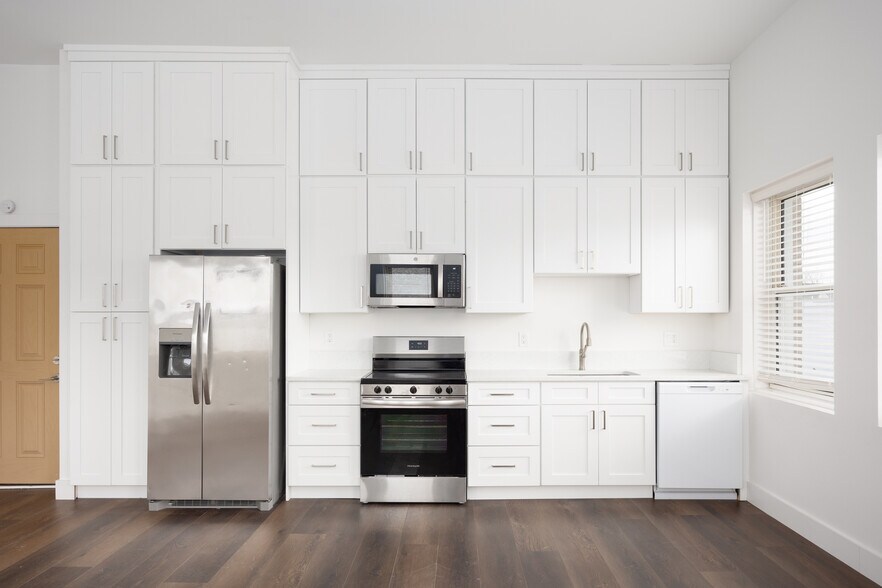 More Photos Of 50-52 S Main St, London Storefront Retail Residential For Sale