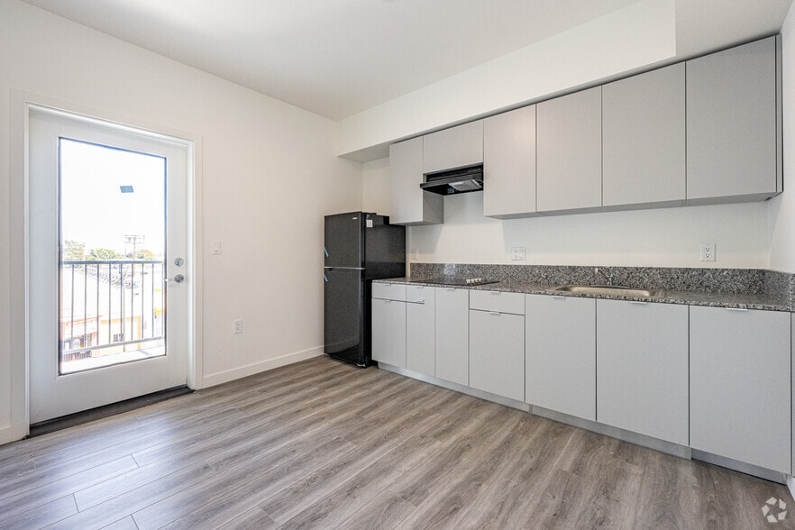 More Photos Of 300 W 60th St, Los Angeles Apartments For Sale