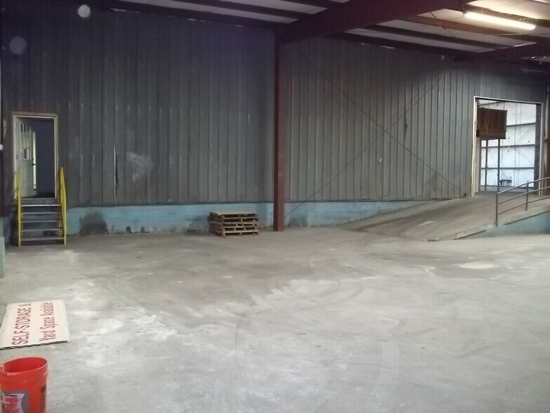 More Photos Of 9151 Liberia Ave, Manassas Warehouse For Lease