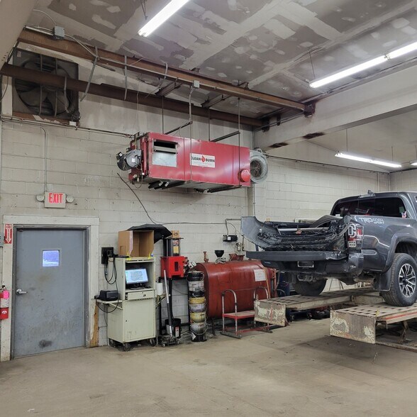 More Photos Of 61 Sullivan St, Wurtsboro Showroom For Sale