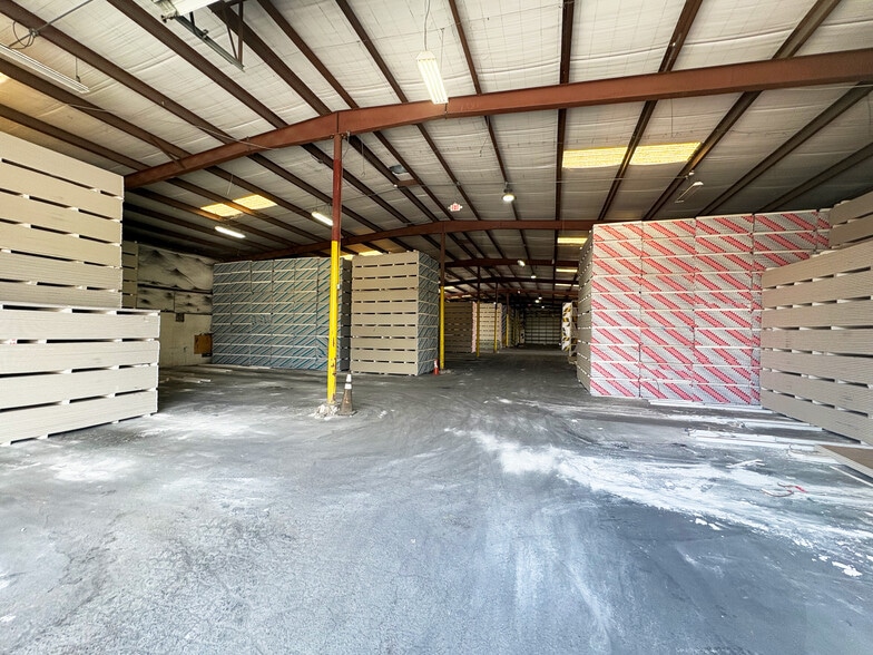 More Photos Of 10700 Gulf Fwy, Houston Warehouse For Lease