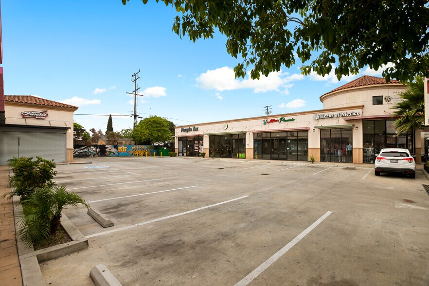 More Photos Of 3006 Florence Ave, Huntington Park Storefront For Sale