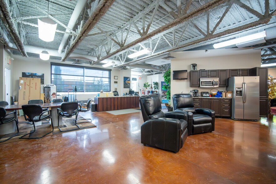 More Photos Of 120 Pembina Rd, Sherwood Park Light Manufacturing For Sale
