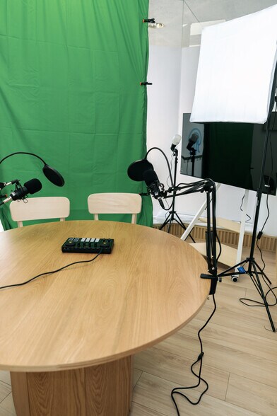 More Photos Of 202-1128 Broadway W, Vancouver Coworking Space