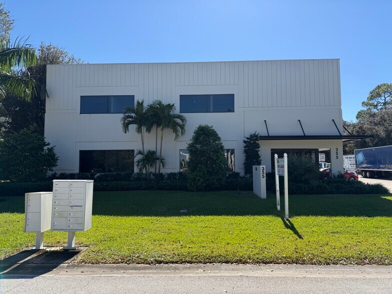 More Photos Of 355 Hiatt Dr, Palm Beach Gardens Showroom For Lease