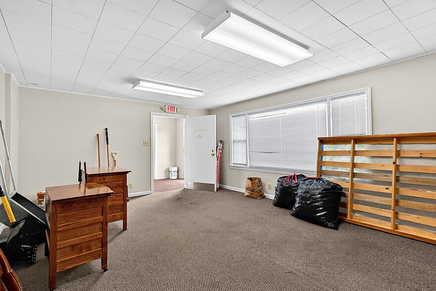More Photos Of 7102 E Pendleton Pike, Indianapolis Office For Sale