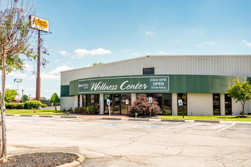 More Photos Of 2617 Phillips Dr, Jonesboro Health Club For Sale