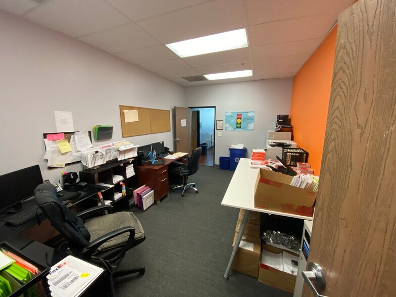 More Photos Of 38940 Trade Center Dr, Palmdale Warehouse For Lease