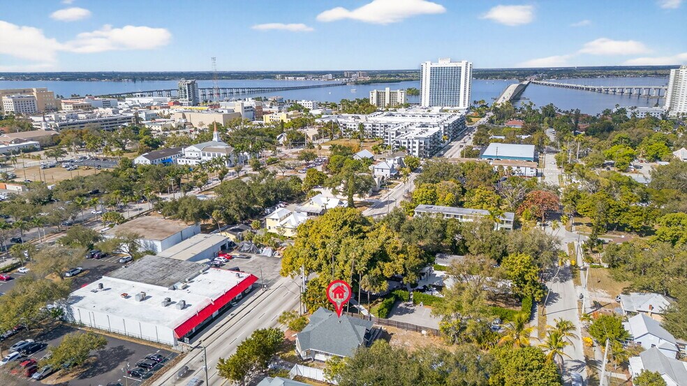 More Photos Of 1793 Fowler St, Fort Myers Freestanding For Sale