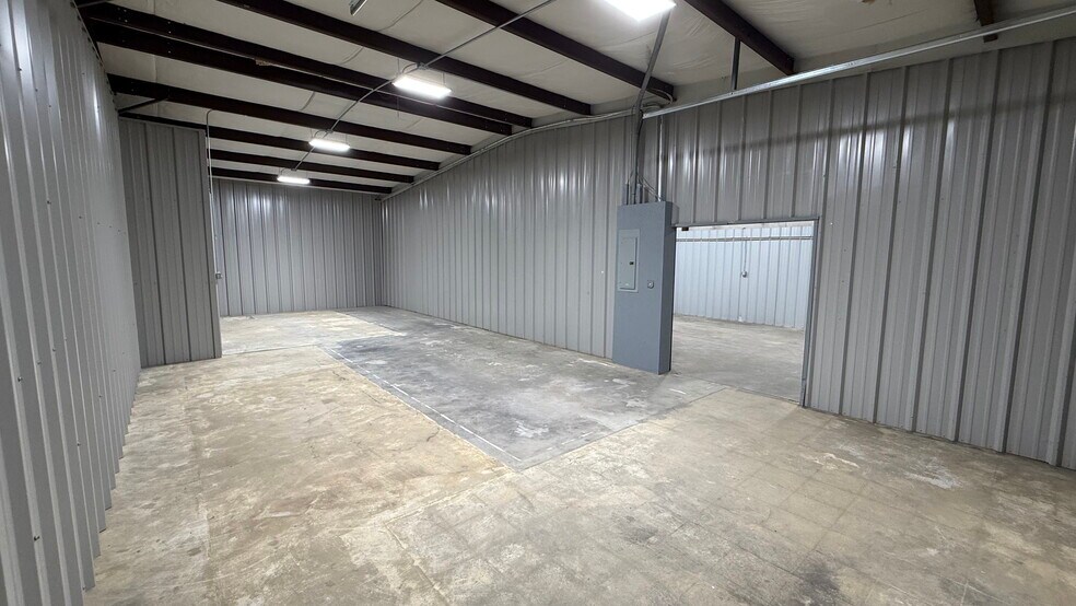 More Photos Of 4384 S Church Street Ext, Roebuck Flex For Lease
