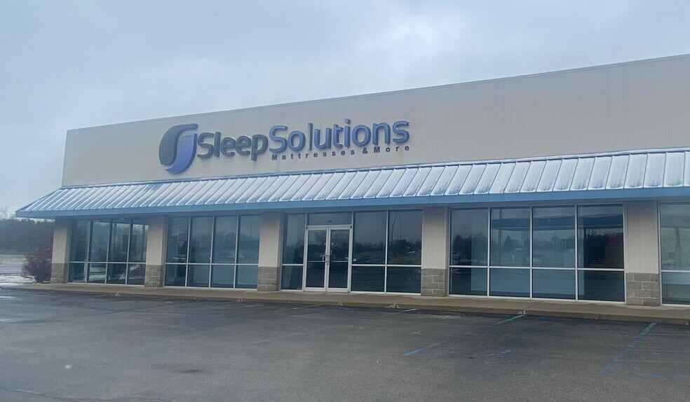 More Photos Of 2513-2521 E North St, Kendallville Storefront For Lease