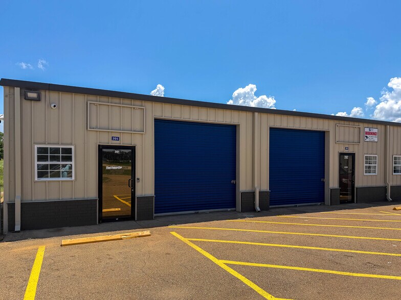 More Photos Of 4103 Kramer Ln, Texarkana Warehouse For Lease